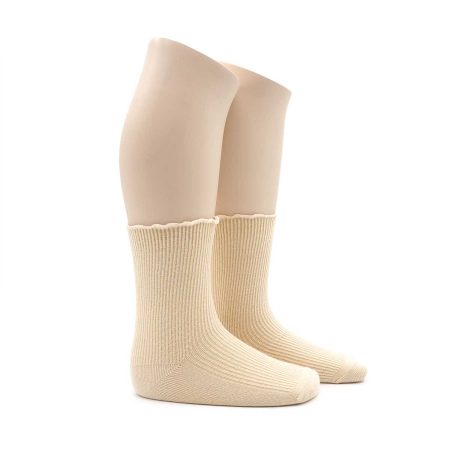 Calcetin infantil Valentin fruncido color crudo 01